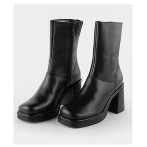 ⭐️ Steve Madden FANTASIE Black Leather Stacked Heel Bootie size W8.5 ⭐️